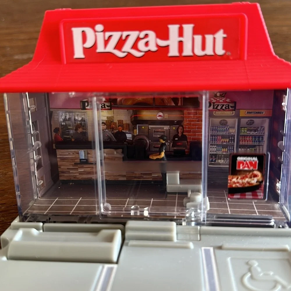Matchbox Pizza Hut Store Playset Diecast Toy Mini Building Collectible